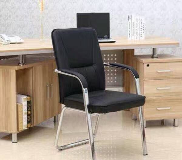 定興學(xué)生課桌椅廠家電話,老板桌廠商定制