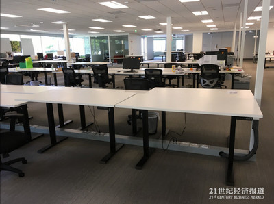 實(shí)地探訪裁員中的樂(lè)視北美 家具三折甩賣與智能辦公家具的黃昏